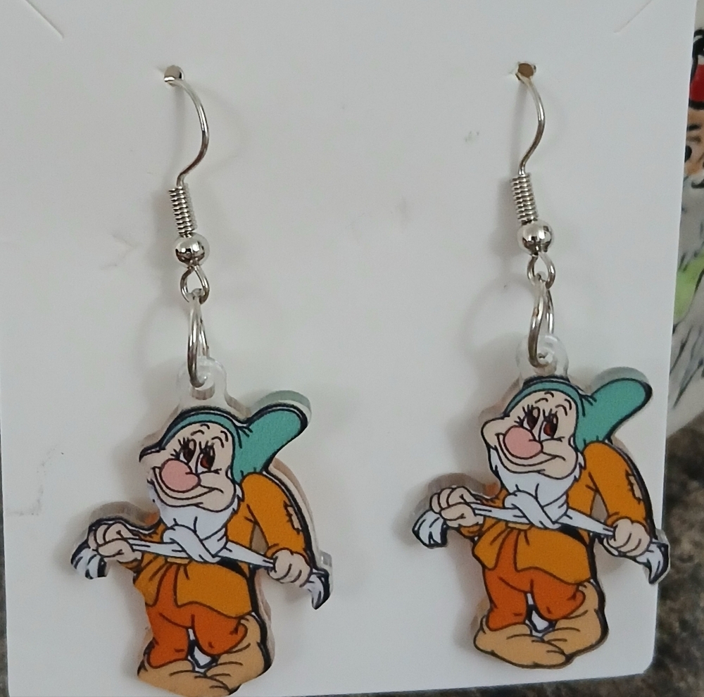 New Bashful Dwarf Dangle Drop Earrings Snow White and The 7 Dwarfs Disney